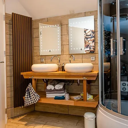 M 3 Bed and Breakfast 4*