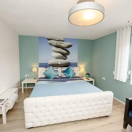 M 3 Bed & Breakfast *