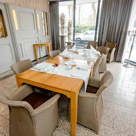Bed & Breakfast M 3